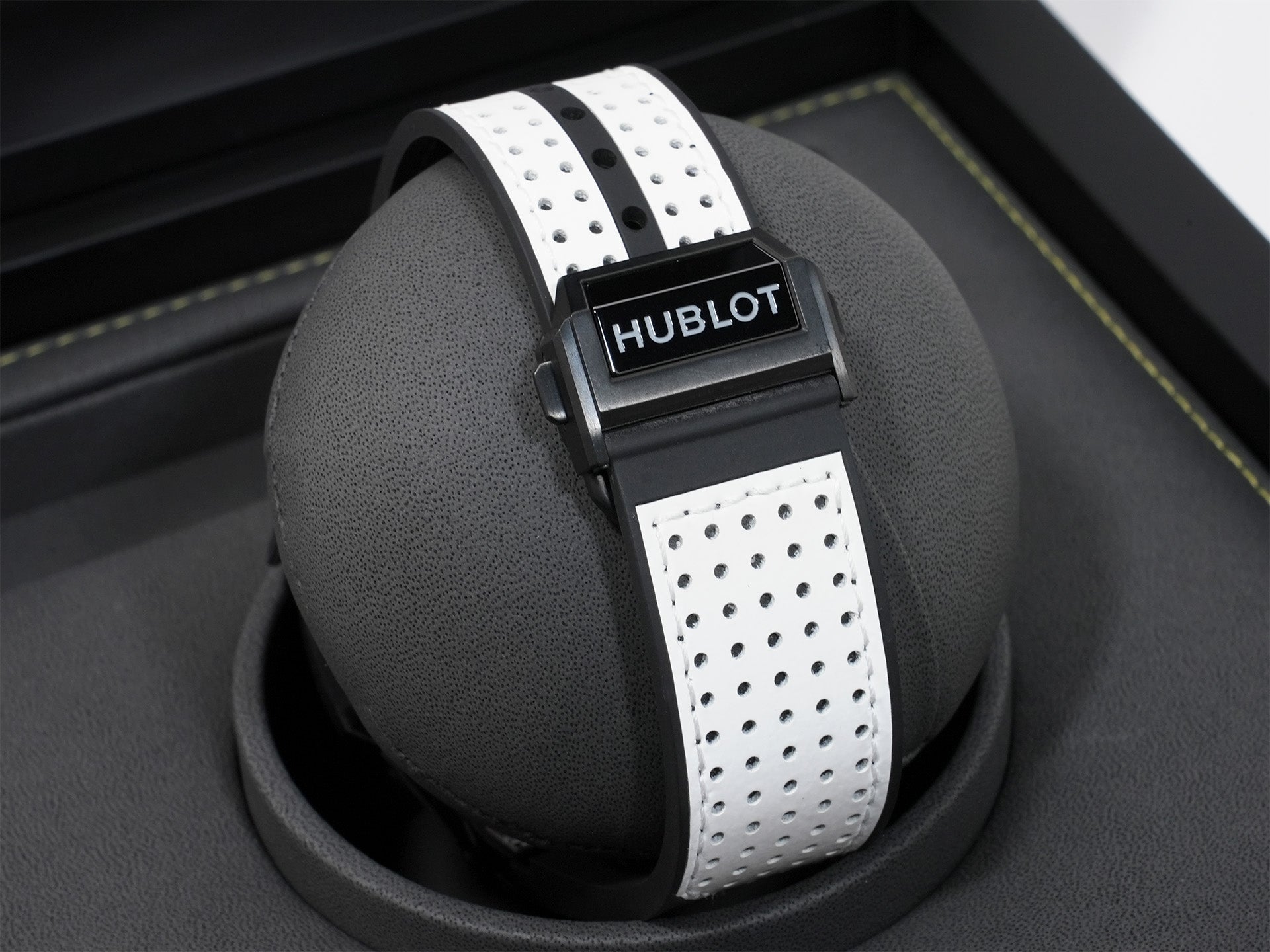 ウブロ ビッグバン ウニコ ゴルフ Ref.416.YS.1120.VR カーボンファイバー&グレーのテキサリウムのアッパーレイヤー マットブラック文字盤 未使用 388mavuz