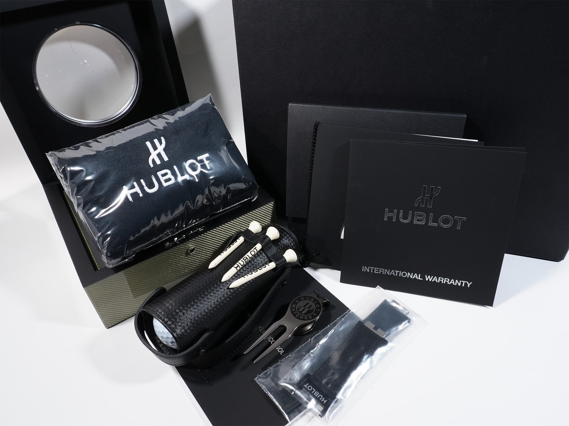 ウブロ ビッグバン ウニコ ゴルフ Ref.416.YS.1120.VR カーボンファイバー&グレーのテキサリウムのアッパーレイヤー マットブラック文字盤 未使用 388mavuz