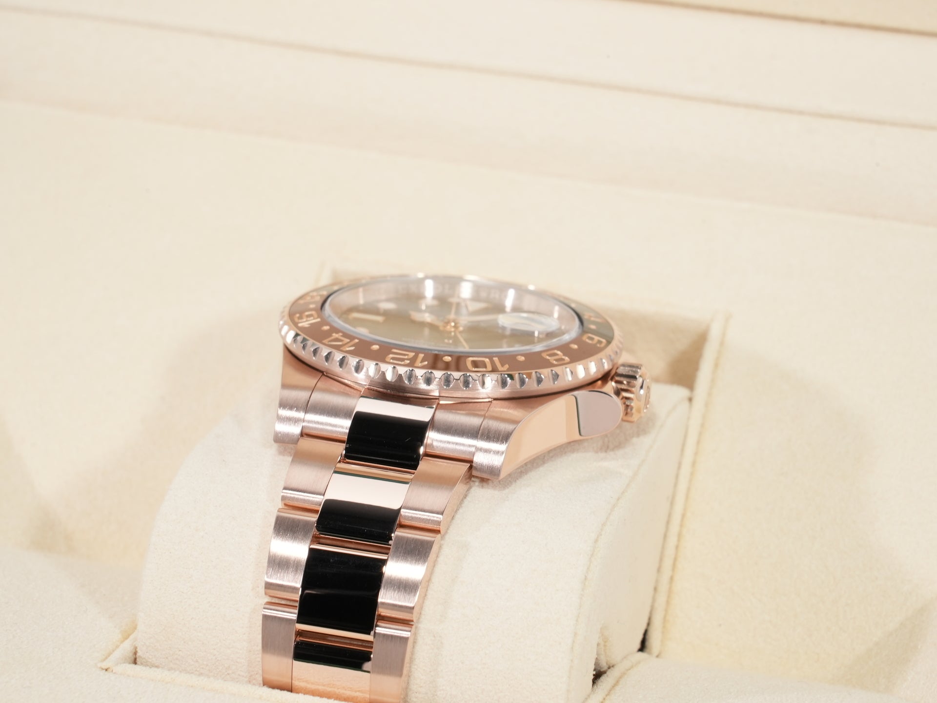 Rolex GMT-Master II Ref. 126715CHNR Everose Gold Black Dial Oyster Bracelet Excellent Condition 5zq2bkom