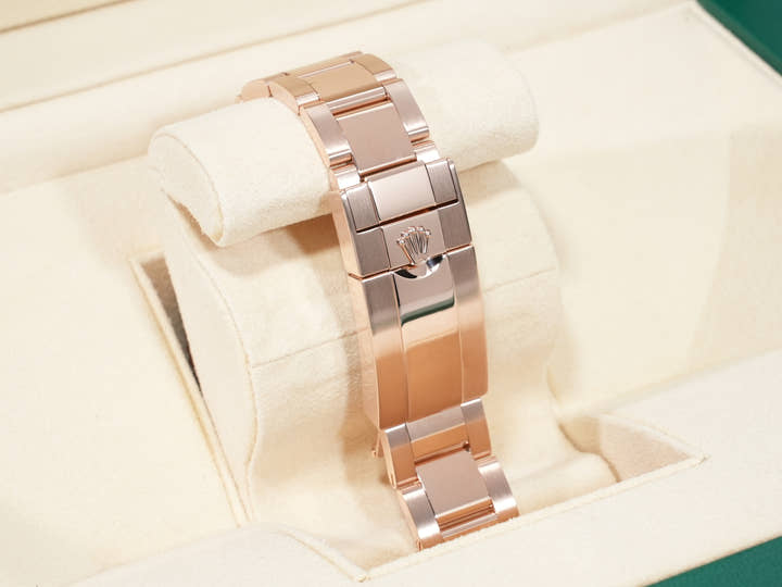 Rolex GMT-Master II Ref. 126715CHNR Everose Gold Black Dial Oyster Bracelet Excellent Condition 5zq2bkom