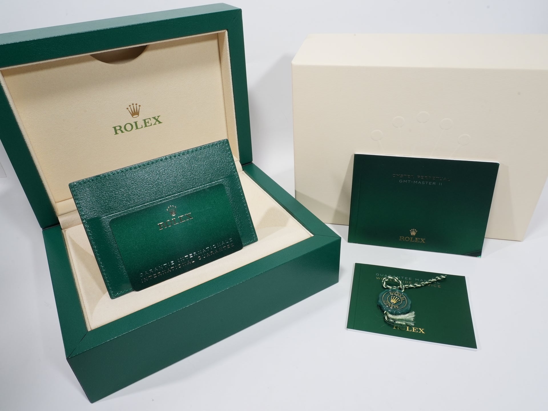 Rolex GMT-Master II Ref. 126715CHNR Everose Gold Black Dial Oyster Bracelet Excellent Condition 5zq2bkom