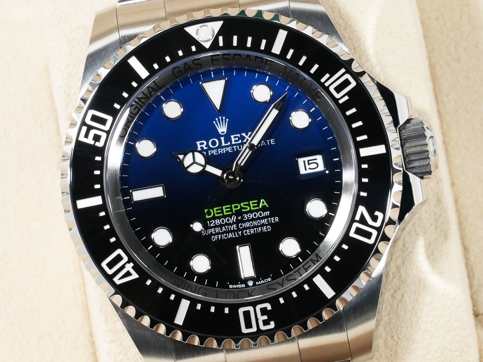 ロレックス シードゥエラー ディープシー Ref.136660 ステンレススチール D-BLUE文字盤 未使用 35g9xvxz