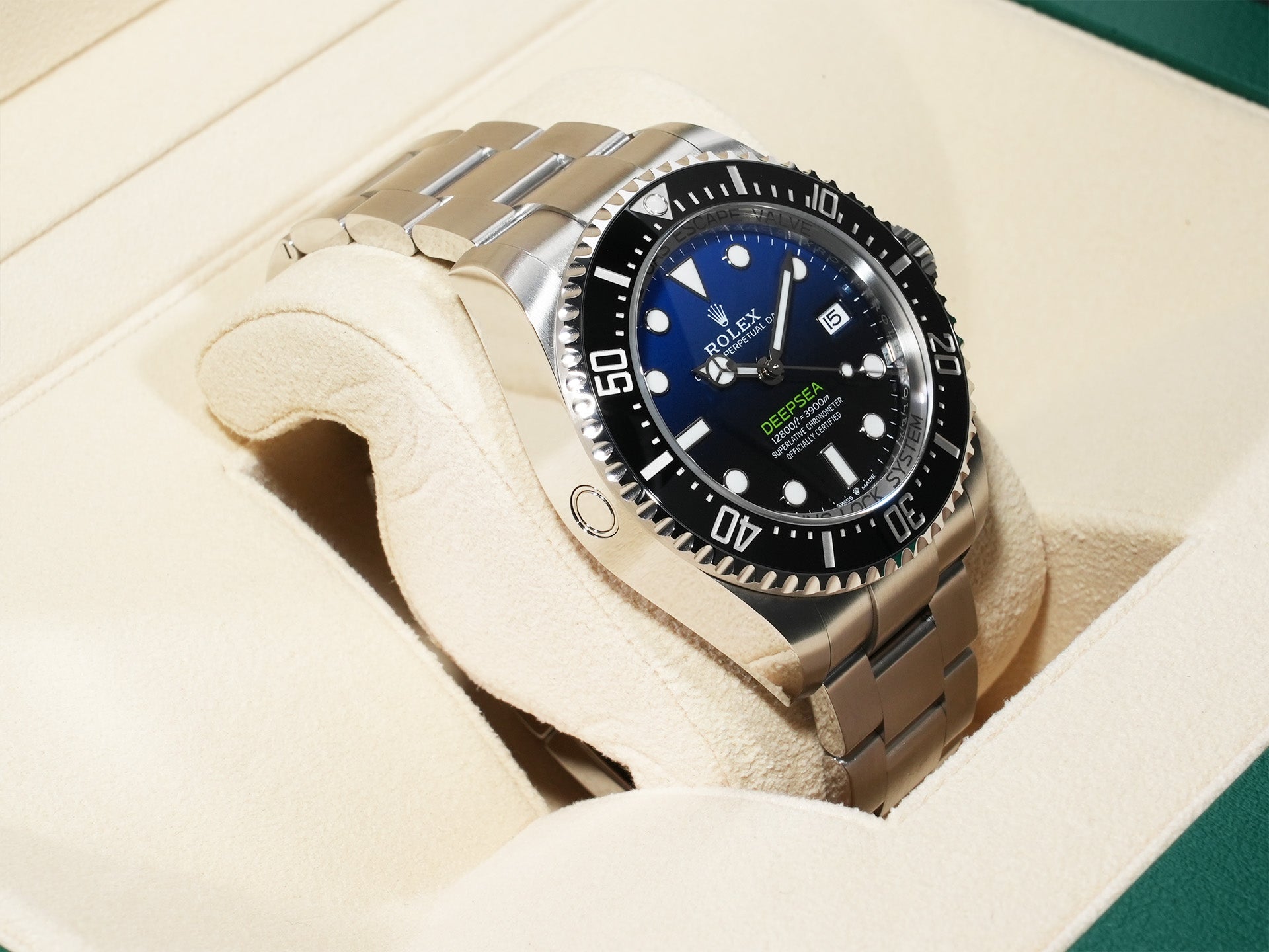 ロレックス シードゥエラー ディープシー Ref.136660 ステンレススチール D-BLUE文字盤 未使用 35g9xvxz