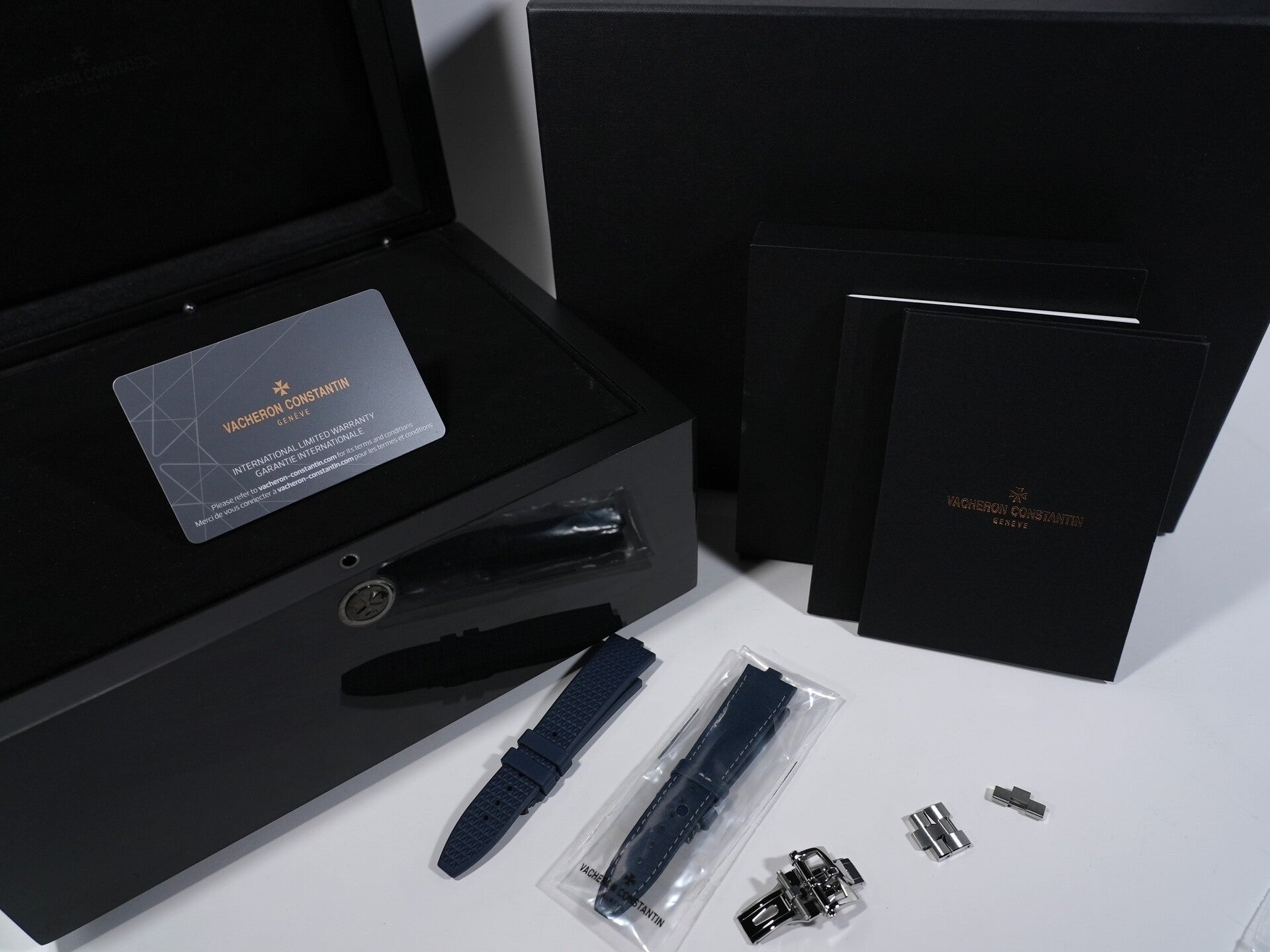 ヴァシュロンコンスタンタン オーヴァーシーズ オートマティック Ref.4600V/200A-B980 ステンレススチール ブルー文字盤 美中古 c36wgbb6