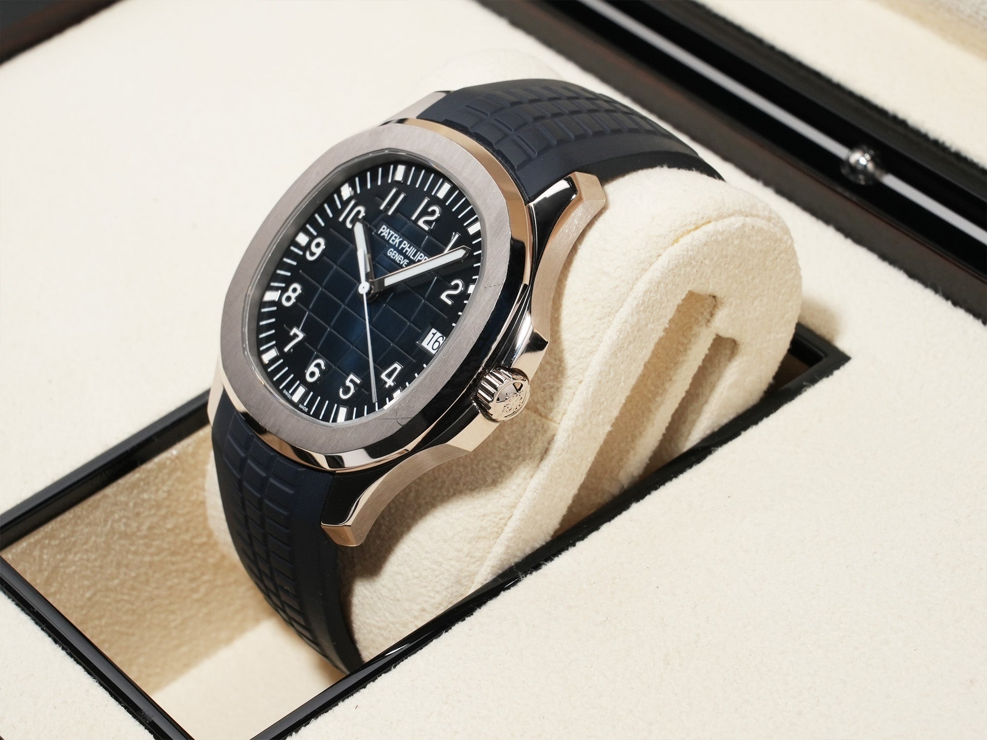 パテックフィリップ アクアノート Ref.5168G-001 ホワイトゴールド ミッドナイトブルー文字盤 中古 raewsqut