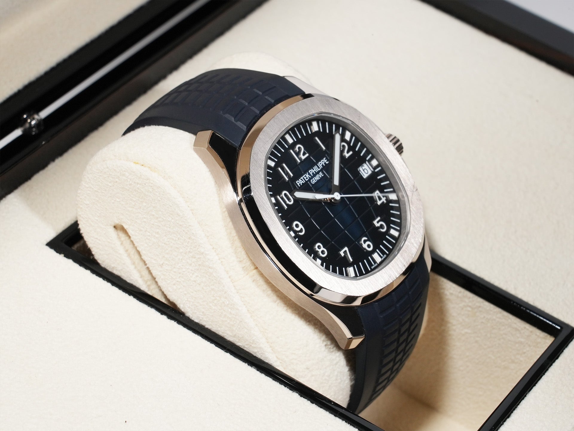 パテックフィリップ アクアノート Ref.5168G-001 ホワイトゴールド ミッドナイトブルー文字盤 中古 raewsqut