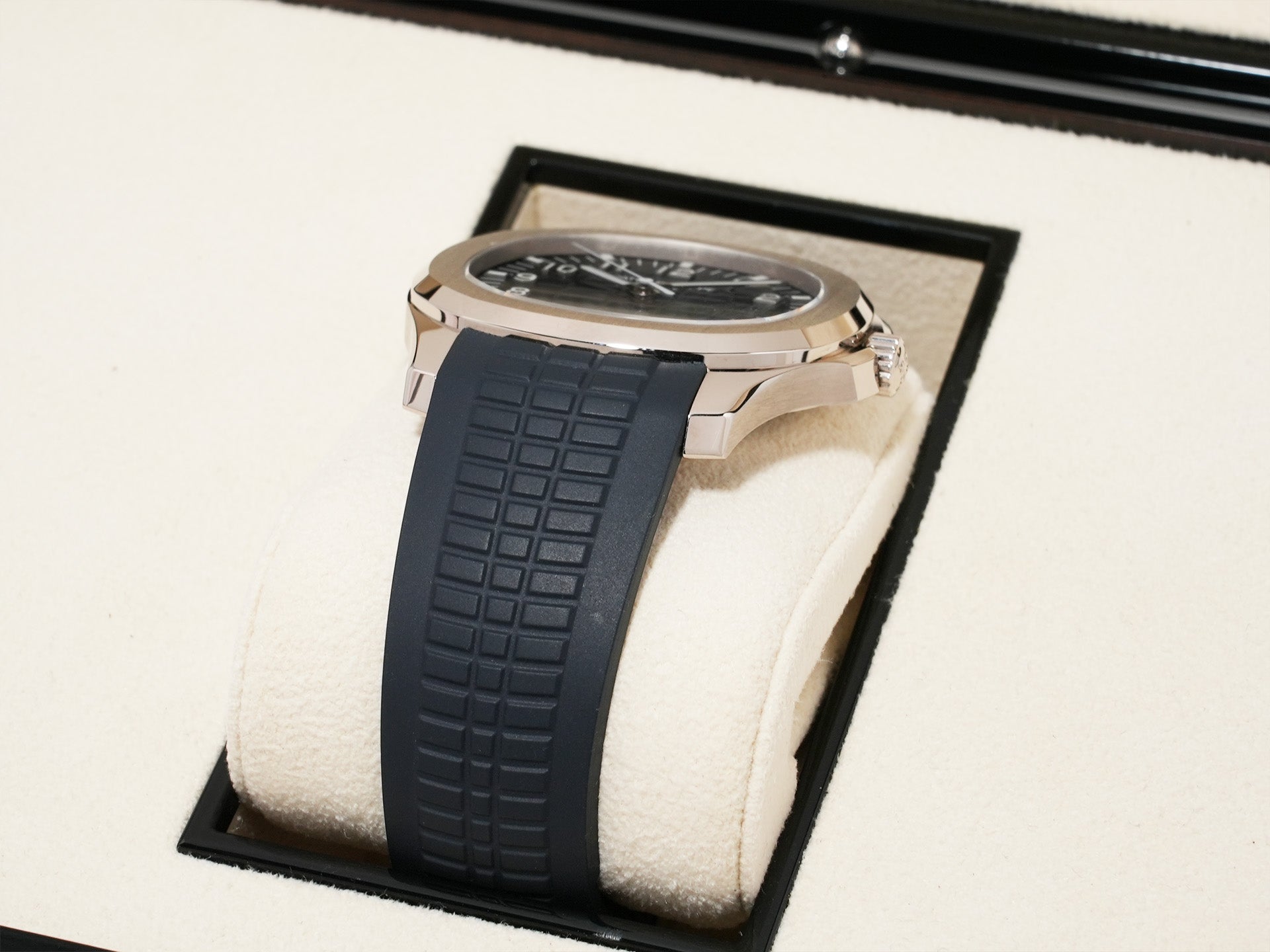 パテックフィリップ アクアノート Ref.5168G-001 ホワイトゴールド ミッドナイトブルー文字盤 中古 raewsqut