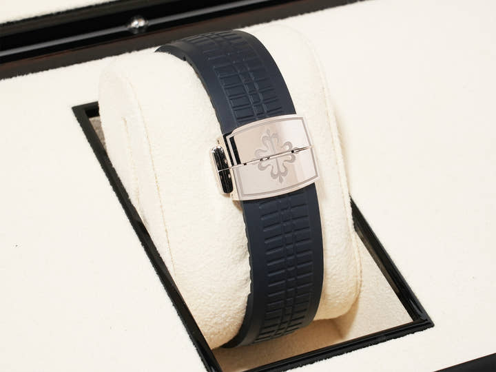 パテックフィリップ アクアノート Ref.5168G-001 ホワイトゴールド ミッドナイトブルー文字盤 中古 raewsqut