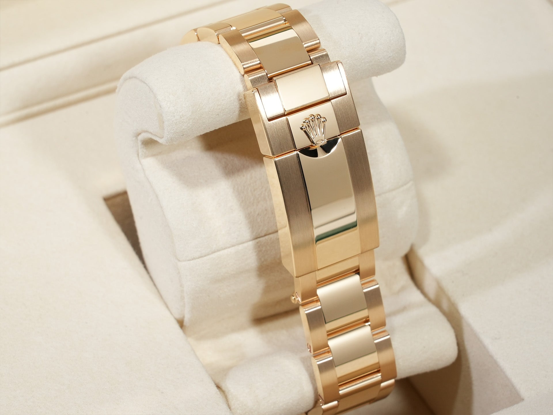 ロレックス デイトナ Ref.126508 イエローゴールド グリーン文字盤 未使用 hot8hc23