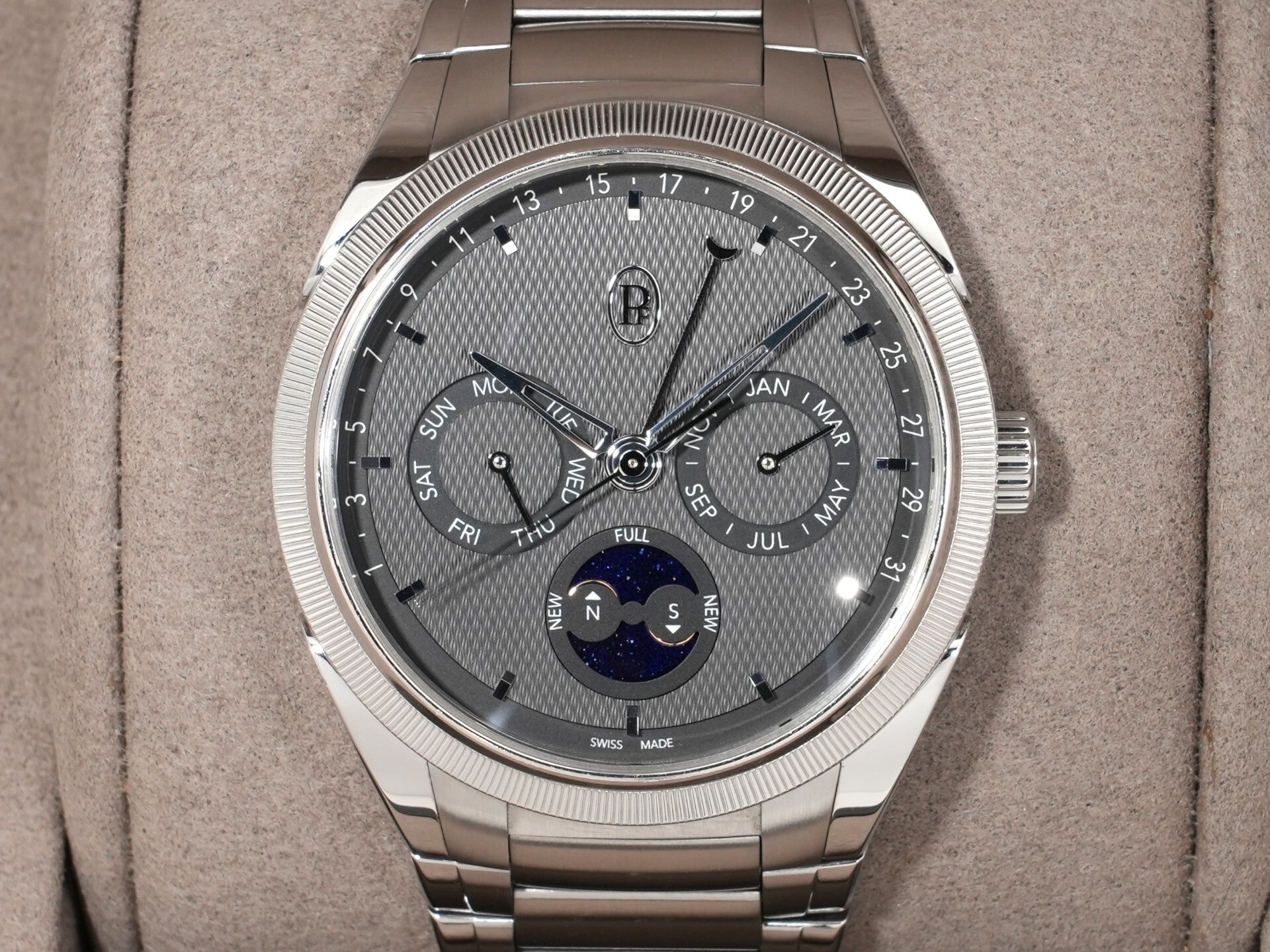 パルミジャーニフルリエ トンダPF アニュアルカレンダー Ref.PFC907-1020001-100182 ステンレススチール/プラチナ950 グレー文字盤 中古 37guhg6q