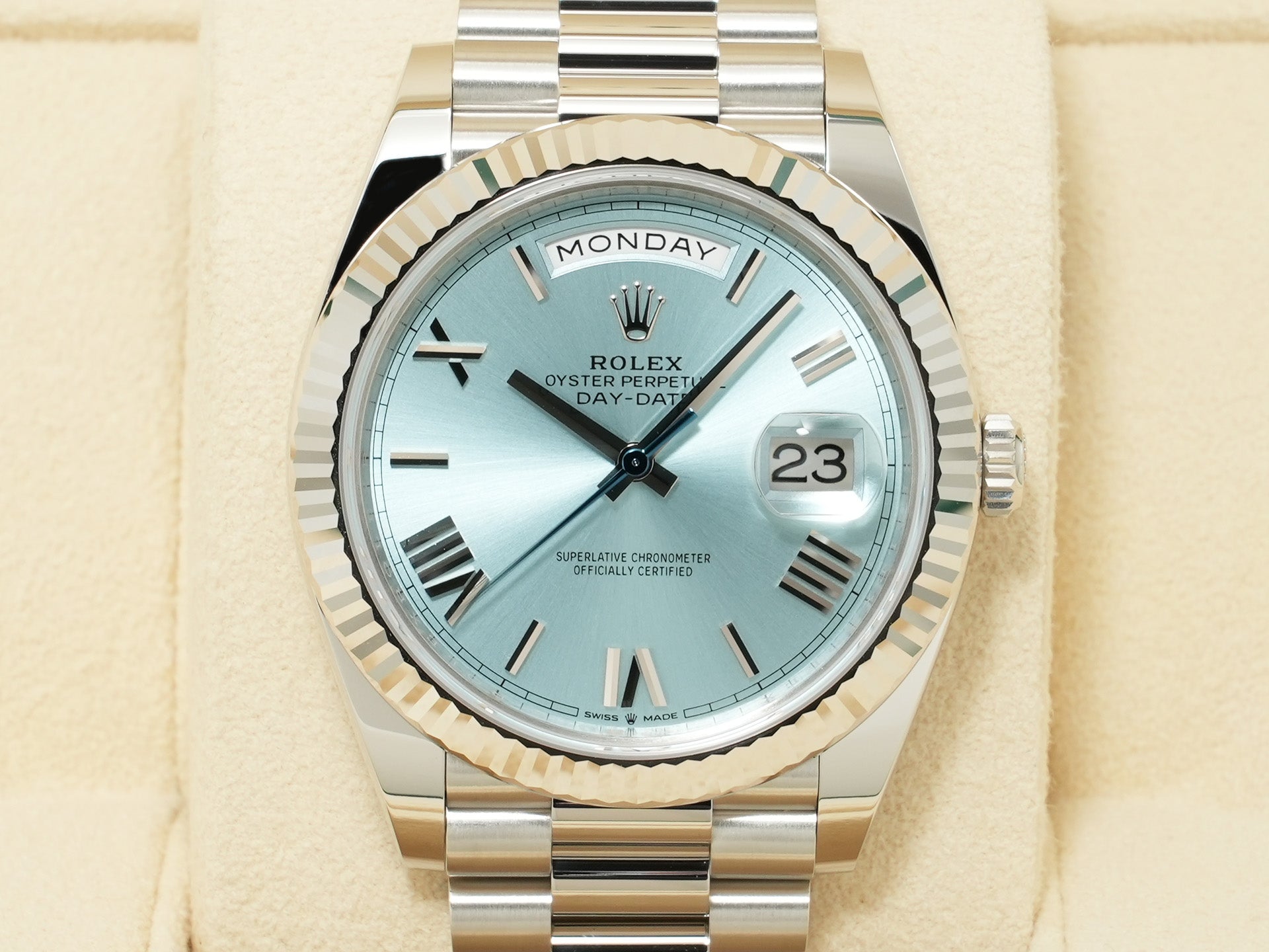 ロレックス デイデイト40 Ref.228236 プラチナ アイスブルー文字盤 未使用 4n7qhqiv