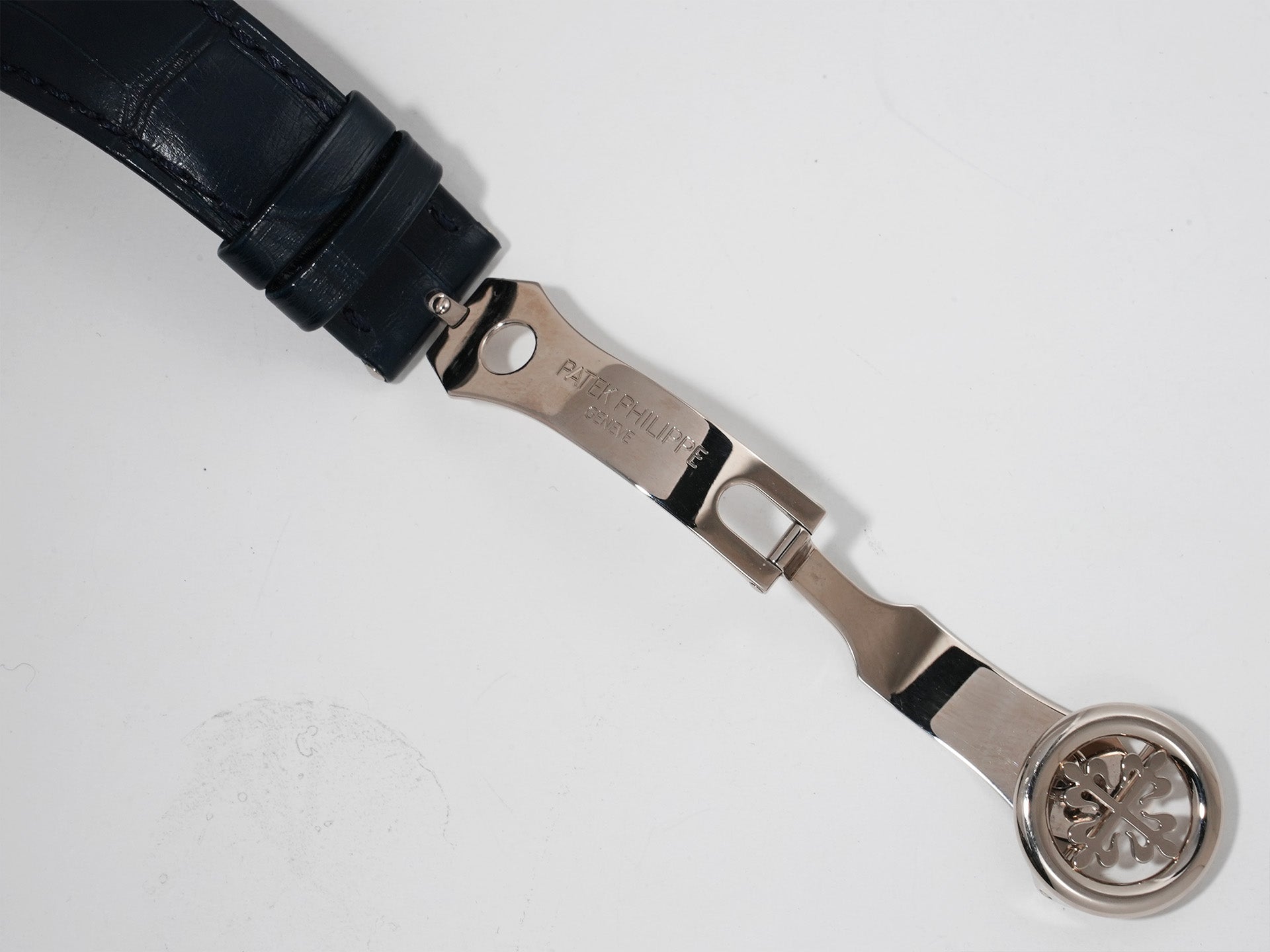 パテックフィリップ コンプリケーション ワールドタイム クロノグラフ Ref.5930G-001 ホワイトゴールド ブルー文字盤 美中古 aj7v3c7p