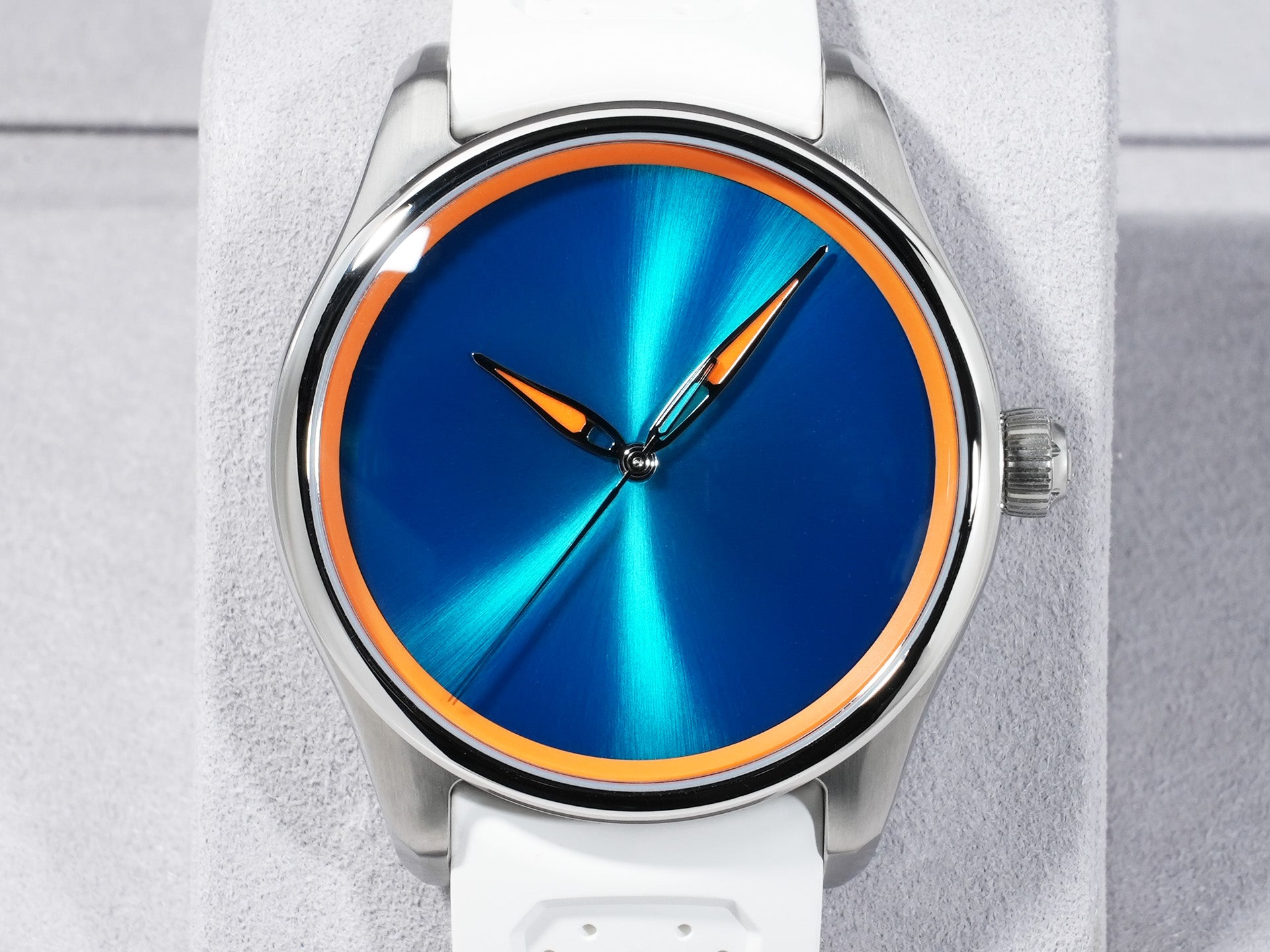 H.モーザー パイオニア センターセコンド Ref.3201-1202 ステンレススチール ターコイズブルーのフュメ文字盤 未使用 iise7i9p