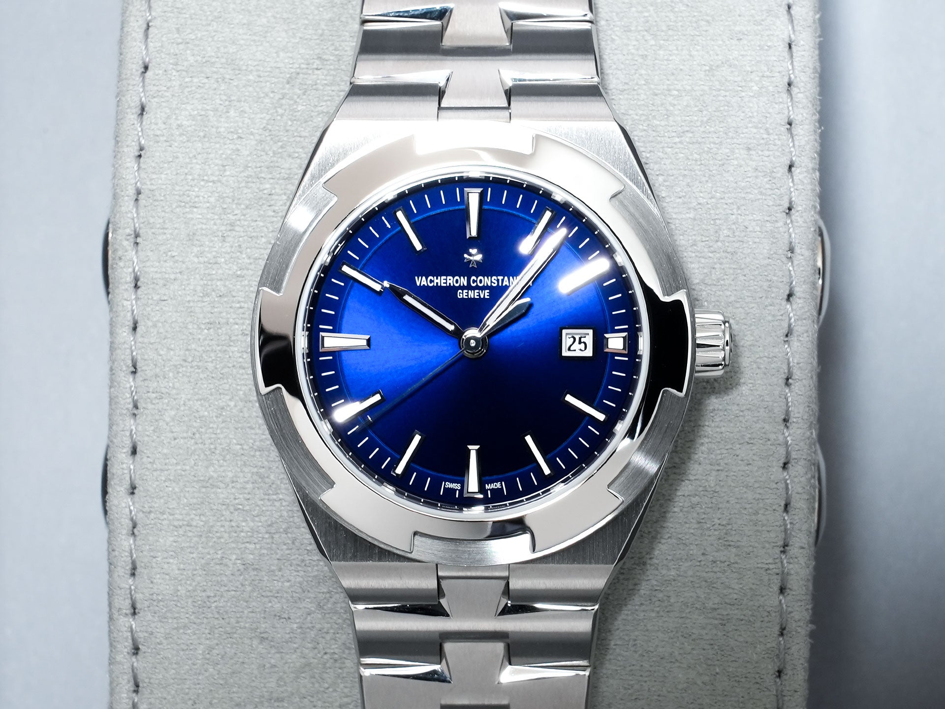 ヴァシュロンコンスタンタン オーヴァーシーズ オートマティック Ref.4600V/200A-B980 ステンレススチール ブルー文字盤 美中古 64mea9po