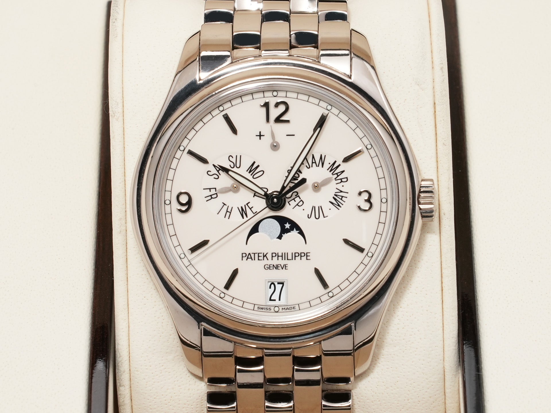パテックフィリップ アニュアルカレンダー ムーンフェイズ Ref.5146/1G-001 ホワイトゴールド アイボリー文字盤 中古 653uvzkt