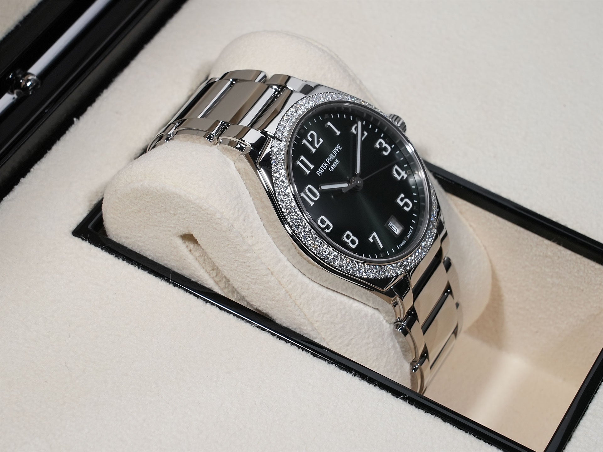 パテックフィリップ Twenty-4 Ref.7300/1200A-011 ステンレススチール オリーブグリーン ソレイユ文字盤 極美品 nbig4puv