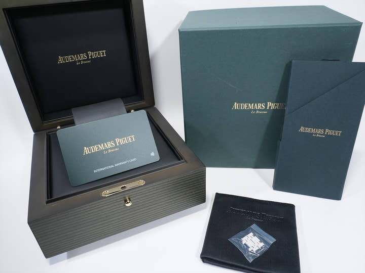 Audemars Piguet Royal Oak Frosted Gold Chronograph Ref.26239BC.GG.1224BC.02 White Gold Black Dial Unused h4z5mu4i