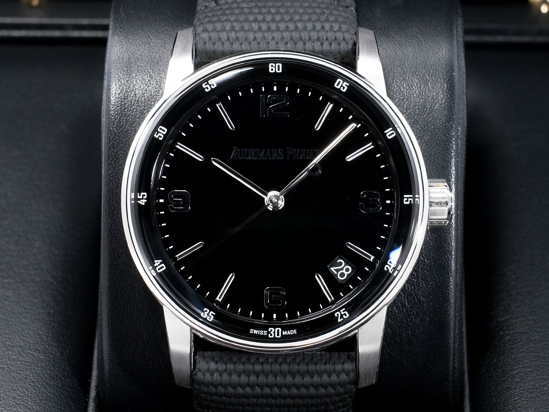 オーデマピゲ CODE 11.59 バイ オーデマ ピゲ Ref.15210BC.OO.A002CR.01 ホワイトゴールド ブラック文字盤 美品 zrfxvr8q