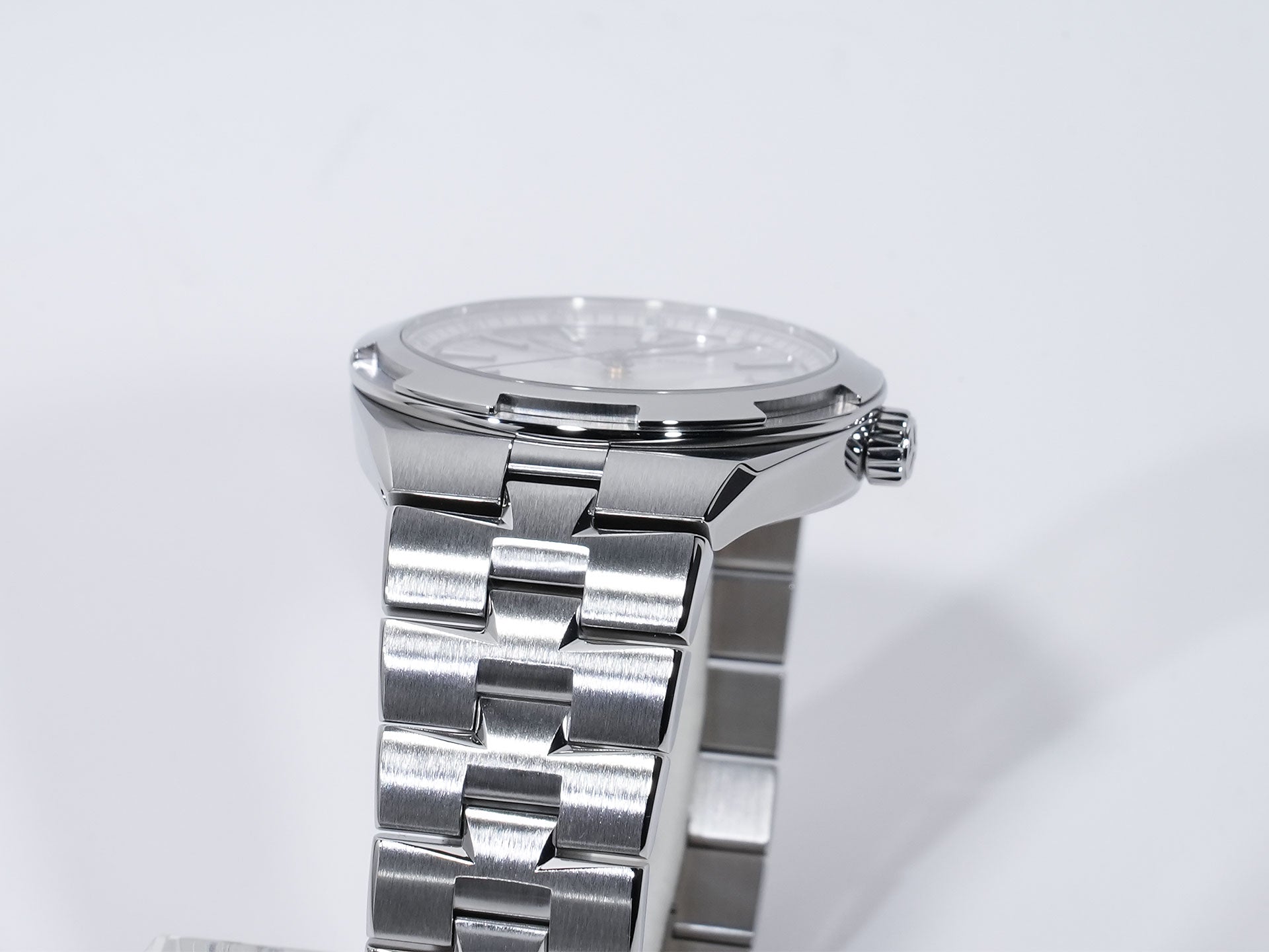 ヴァシュロンコンスタンタン オーヴァーシーズ Ref.4500V/110A-B126 ステンレススチール シルバー文字盤 美品 4qn67qgq