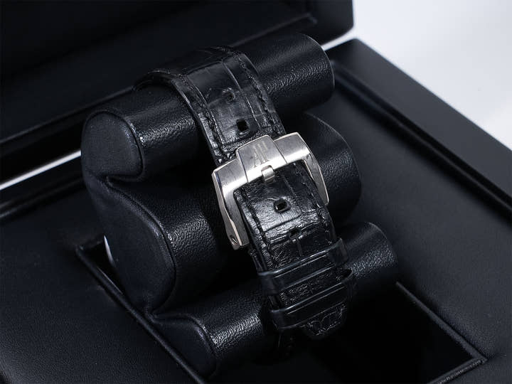 オーデマピゲ CODE 11.59 バイ オーデマ ピゲ クロノグラフ Ref.26393BC.OO.A002CR.01 ホワイトゴールド ブラックラッカー文字盤 中古 xkthmvjq