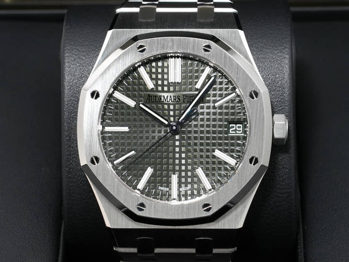 Audemars Piguet Royal Oak Ref.15510ST.OO.1320ST.09 Stainless Steel Khaki Green Dial Excellent Condition 3hx2m64k