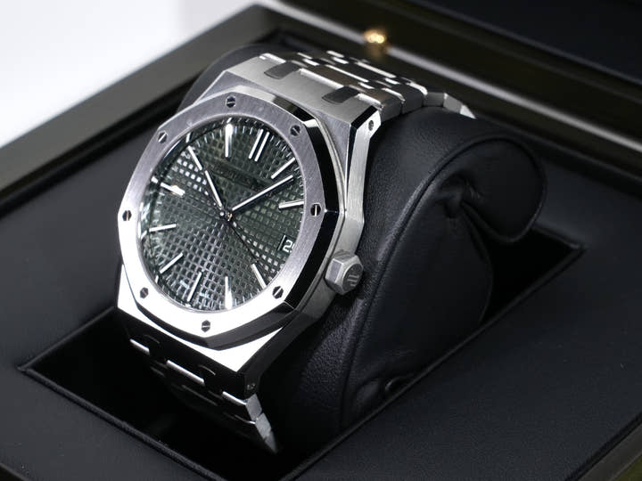 Audemars Piguet Royal Oak Ref.15510ST.OO.1320ST.09 Stainless Steel Khaki Green Dial Excellent Condition 3hx2m64k
