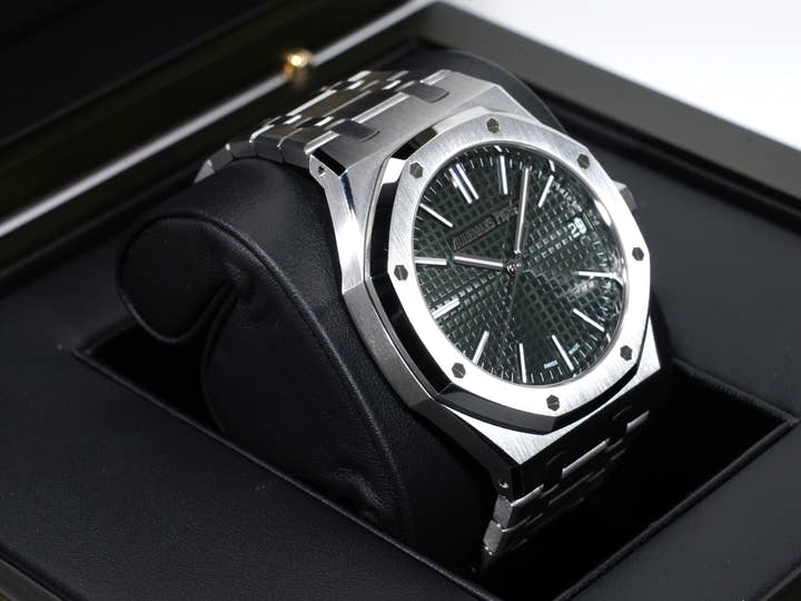 Audemars Piguet Royal Oak Ref.15510ST.OO.1320ST.09 Stainless Steel Khaki Green Dial Excellent Condition 3hx2m64k