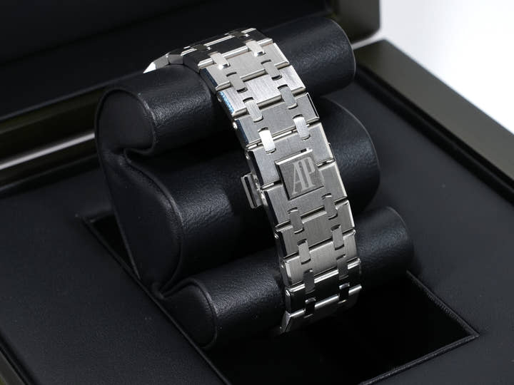 Audemars Piguet Royal Oak Ref.15510ST.OO.1320ST.09 Stainless Steel Khaki Green Dial Excellent Condition 3hx2m64k