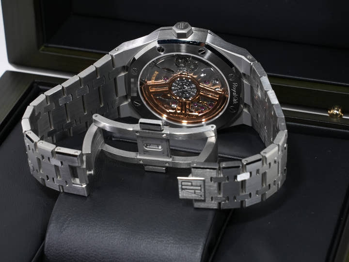 Audemars Piguet Royal Oak Ref.15510ST.OO.1320ST.09 Stainless Steel Khaki Green Dial Excellent Condition 3hx2m64k