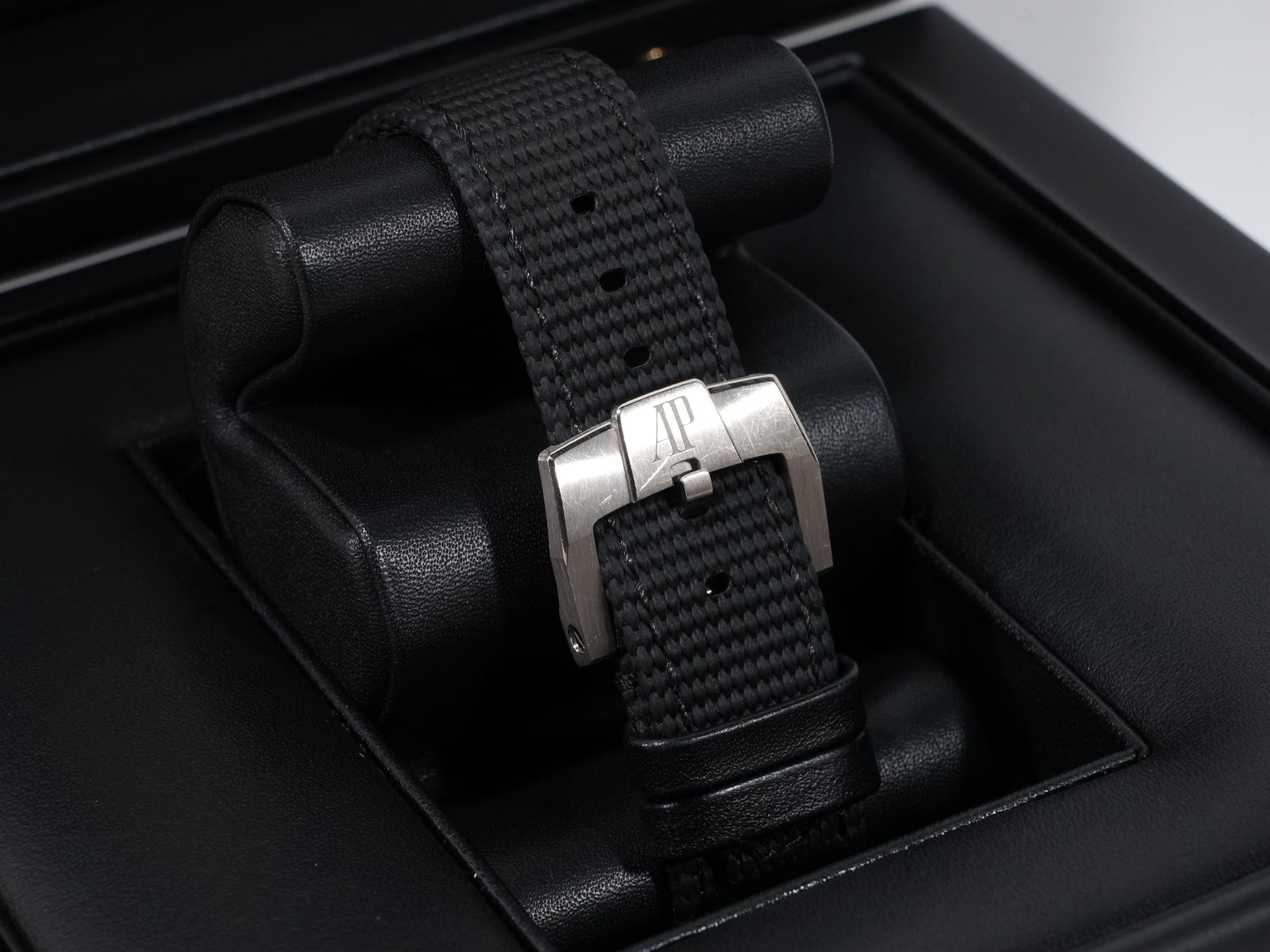 オーデマピゲ CODE 11.59 バイ オーデマ ピゲ クロノグラフ Ref.26393BC.OO.A002CR.01 ホワイトゴールド ブラックラッカー文字盤 中古 ydzy8koz