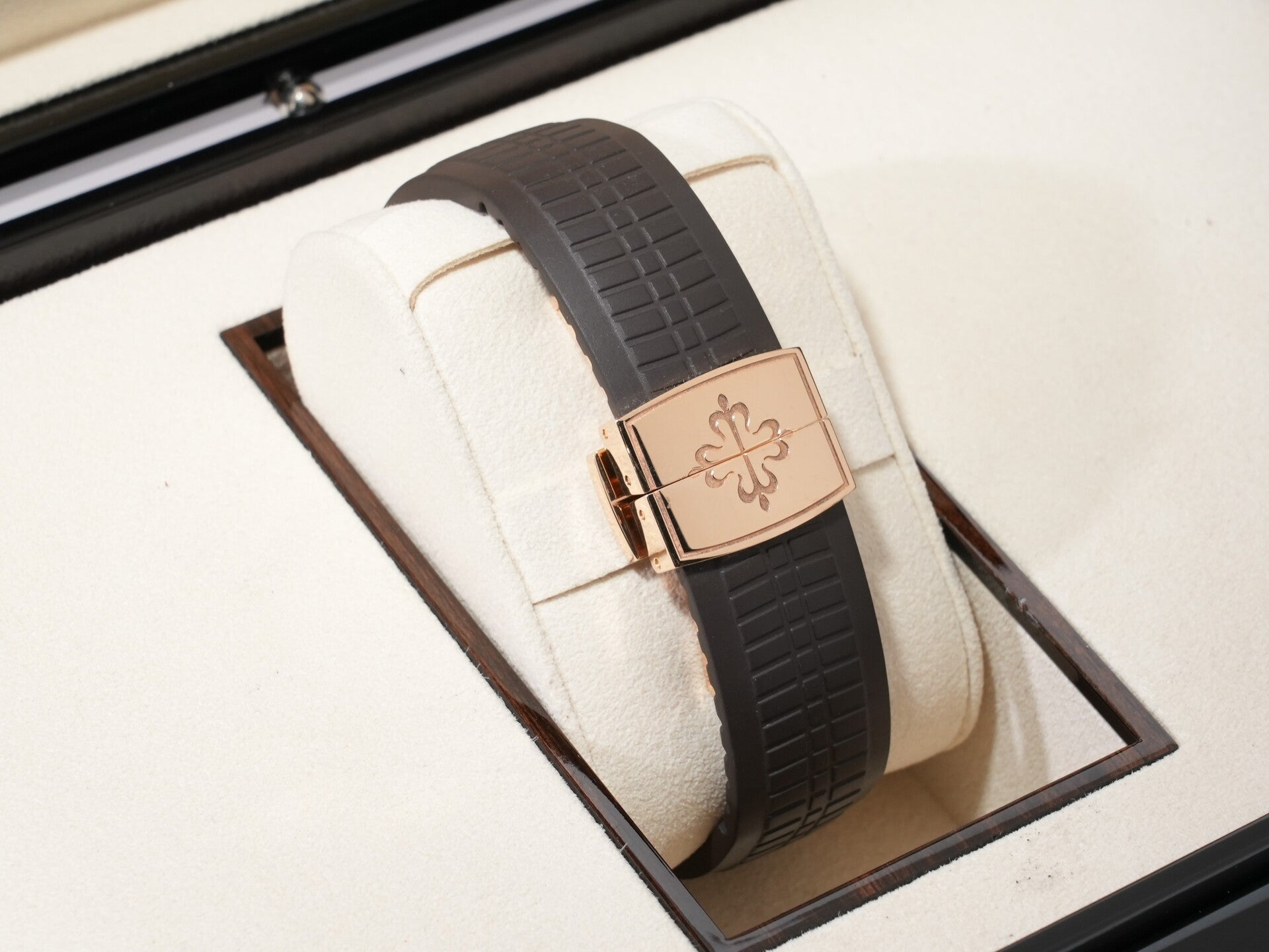 パテックフィリップ アクアノート Ref.5164R-001 ローズゴールド ブラウン エンボス文字盤 中古 z8h9jfur