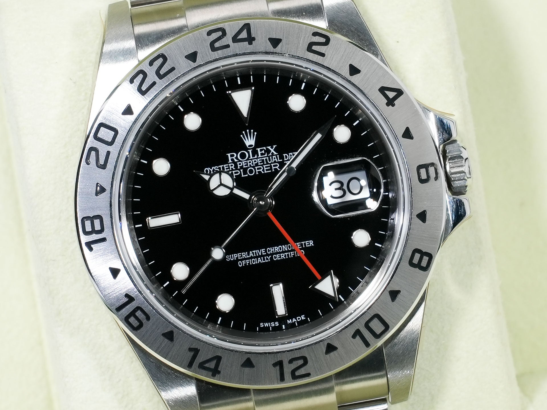 Rolex Explorer II Ref. 16570 Stainless Steel Black Dial Oyster Bracelet Dead Stock ofzbh68s