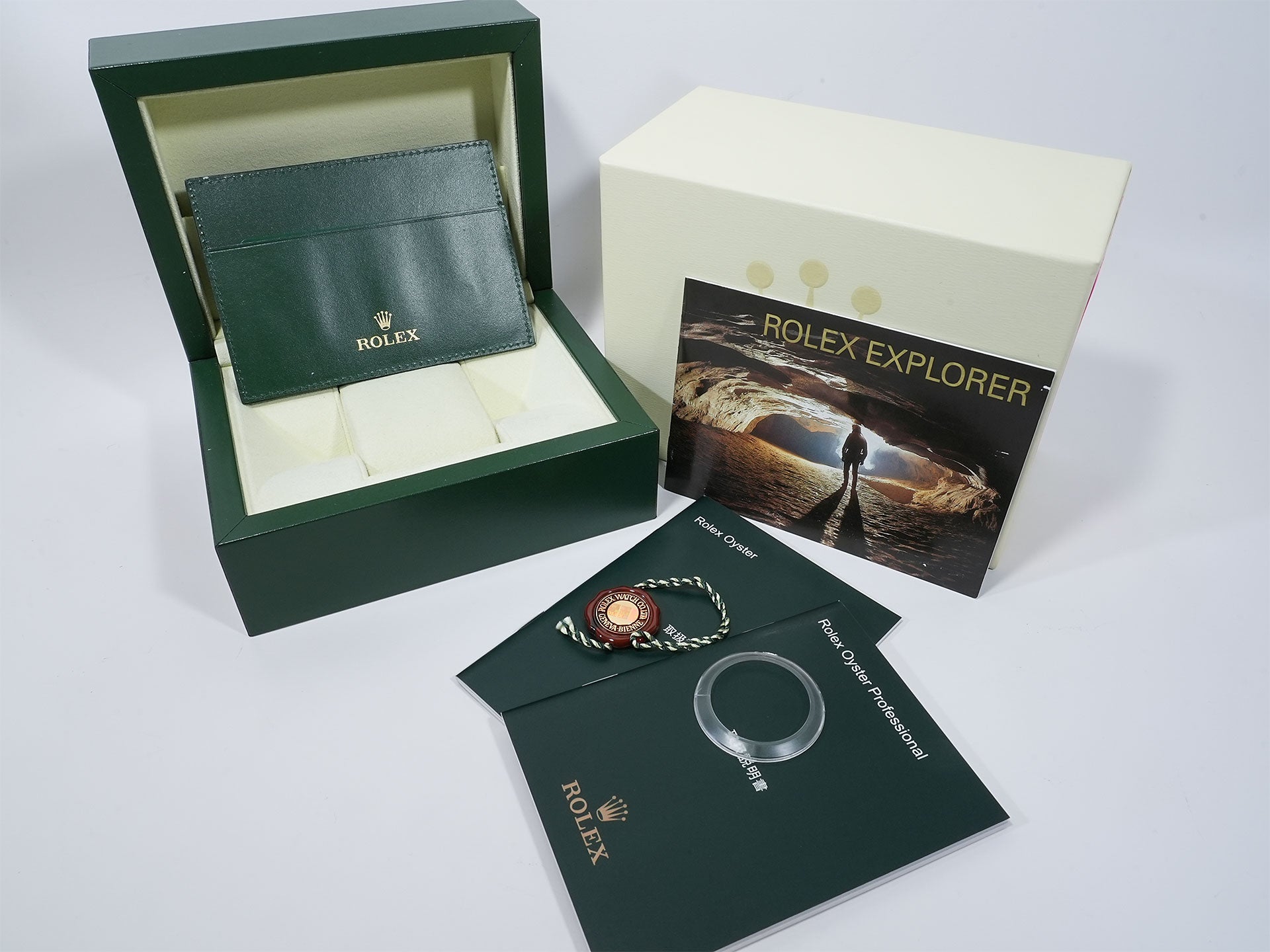 Rolex Explorer II Ref. 16570 Stainless Steel Black Dial Oyster Bracelet Dead Stock ofzbh68s