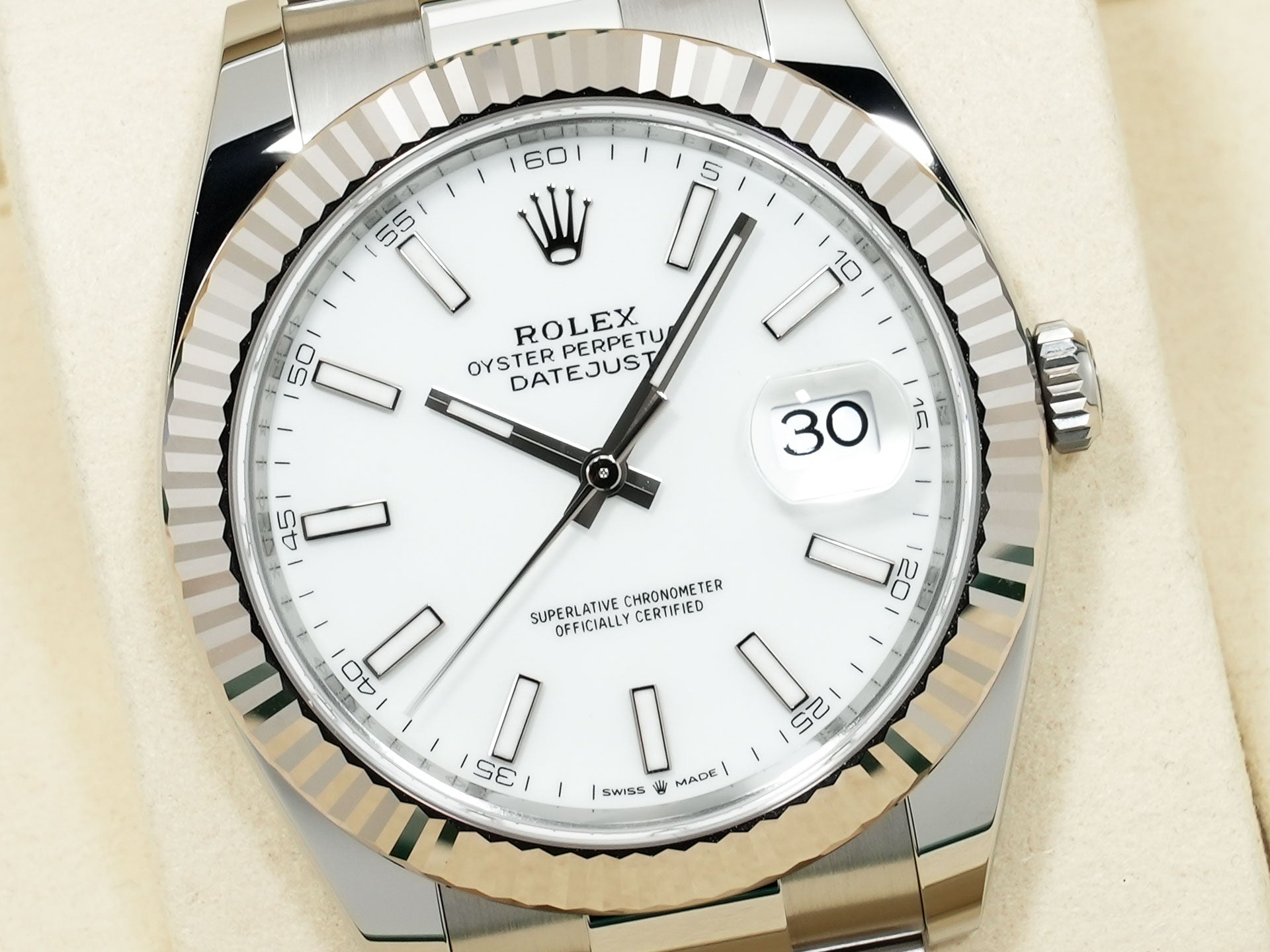 ロレックス デイトジャスト41 Ref.126334 ステンレススチール/ホワイトゴールド ホワイト文字盤 オイスターブレスレット 未使用 crrmuaob