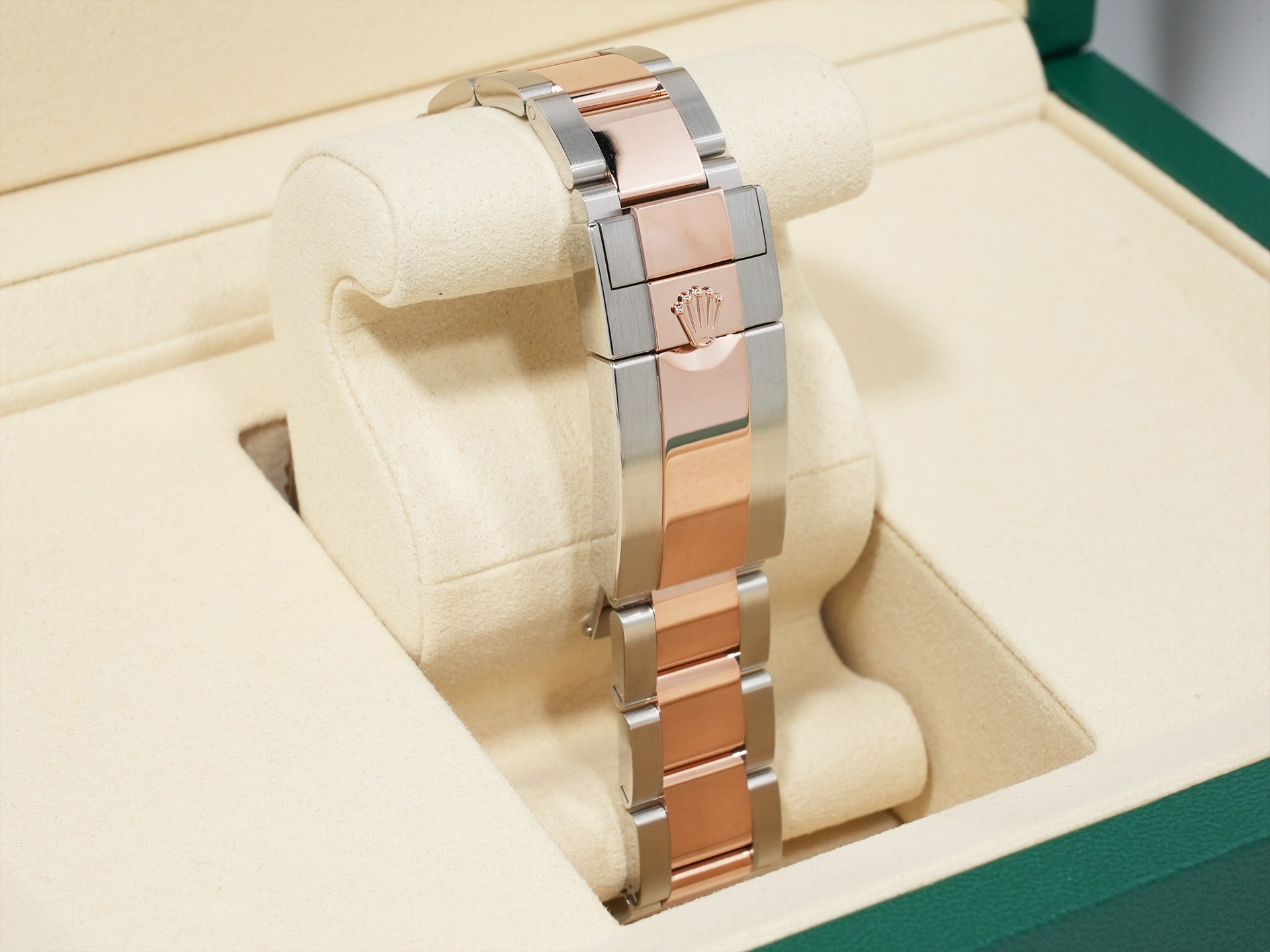 ロレックス ヨットマスター40 Ref.126621 ステンレススチール/エバーローズゴールド ブラック文字盤 未使用 858hdez9