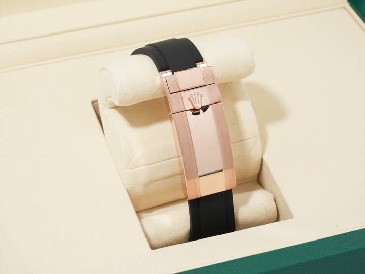 ロレックス デイトナ Ref.126515LN エバーローズゴールド サンダストxブライトブラック文字盤 未使用 3yh8twdz