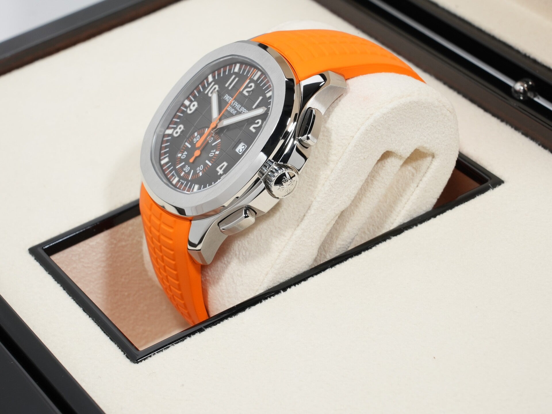 パテックフィリップ アクアノート クロノグラフ Ref.5968A-001 ステンレススチール ブラック文字盤 未使用 ac44r6mw