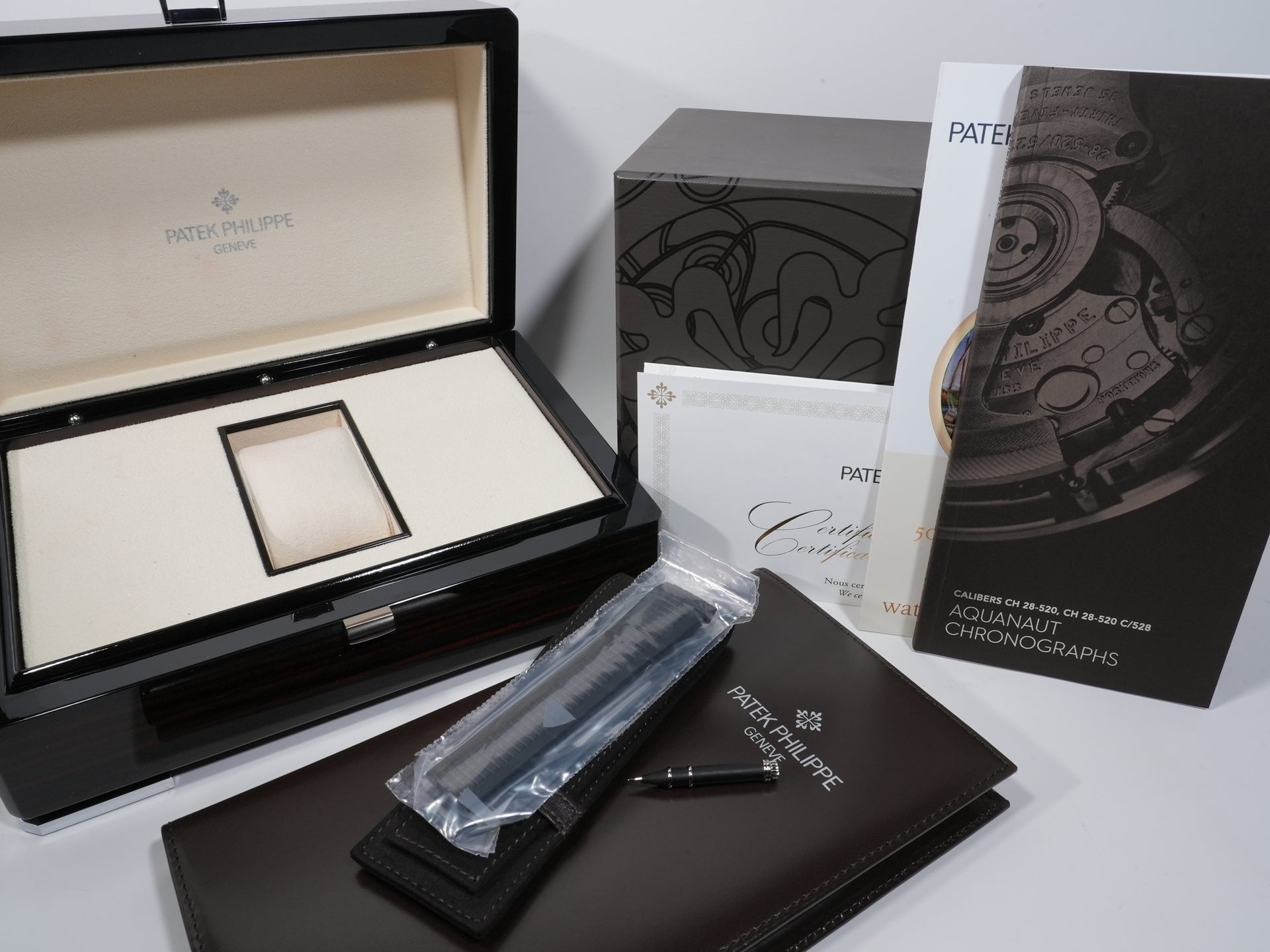 パテックフィリップ アクアノート クロノグラフ Ref.5968A-001 ステンレススチール ブラック文字盤 未使用 ac44r6mw