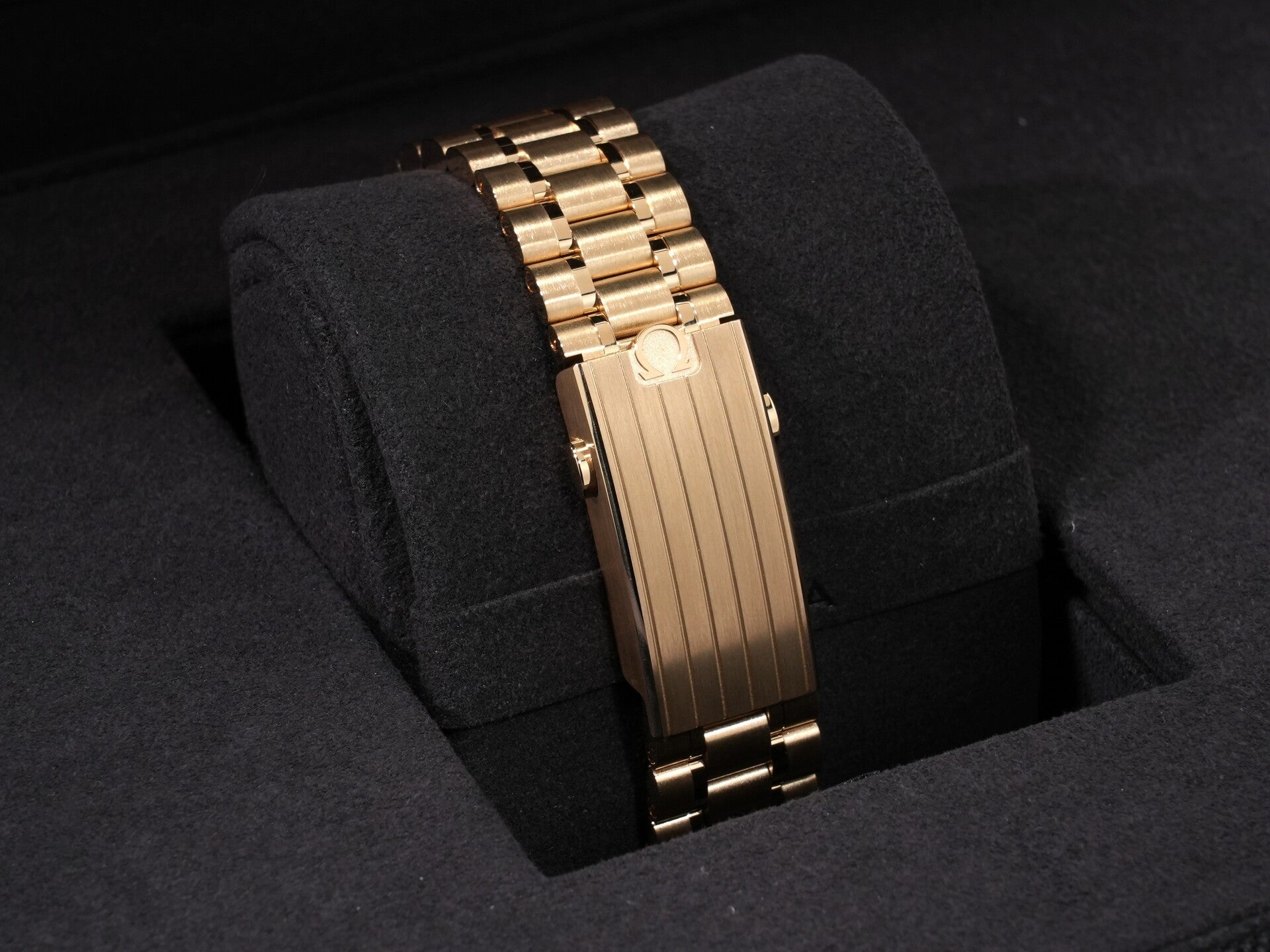 オメガ スピードマスター ムーンウォッチ プロフェッショナル Ref.310.60.42.50.01.002 ムーンシャイン ゴールド ブラック文字盤 未使用 wuj4at3j