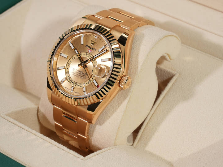 Rolex Sky-Dweller Ref. 336938 Yellow Gold Champagne Dial Pre-owned 86su5imy