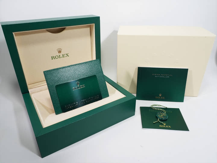 Rolex Sky-Dweller Ref. 336938 Yellow Gold Champagne Dial Pre-owned 86su5imy
