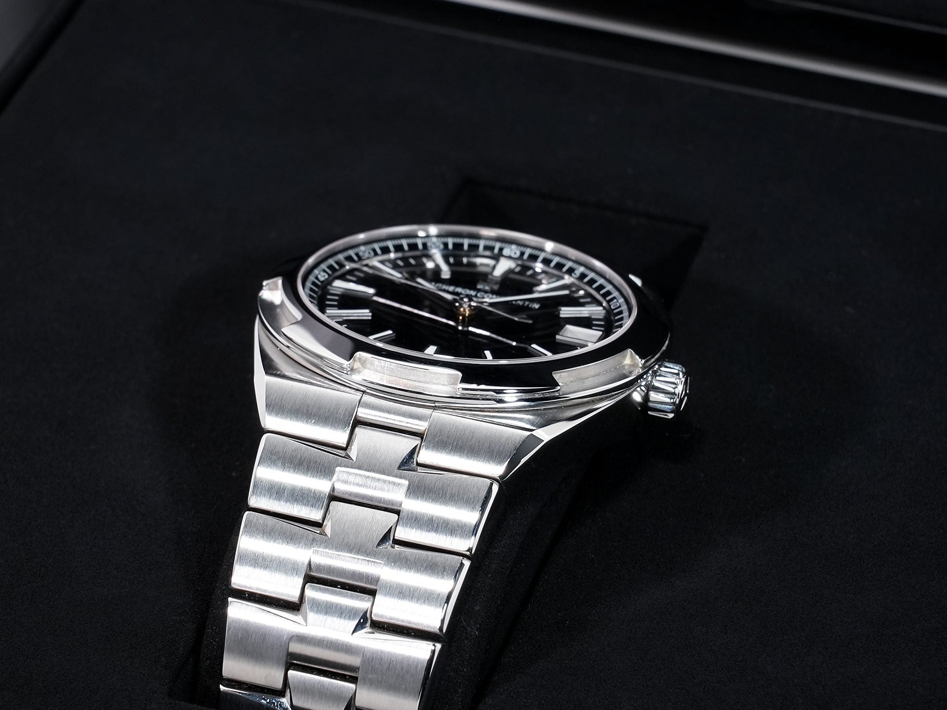 ヴァシュロンコンスタンタン オーヴァーシーズ Ref.4500V/110A-B483 ステンレススチール ブラック文字盤 美中古 nw2yfjnh