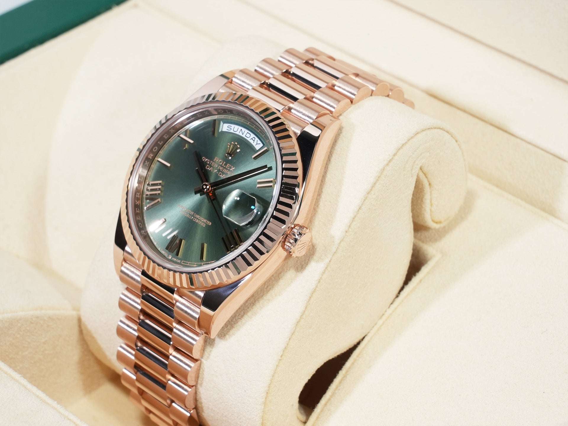 Rolex Day-Date 40 Ref.228235 Everose Gold Olive Green Dial Pre-owned Excellent Condition m7pw3qvi