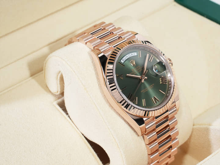 Rolex Day-Date 40 Ref.228235 Everose Gold Olive Green Dial Pre-owned Excellent Condition m7pw3qvi