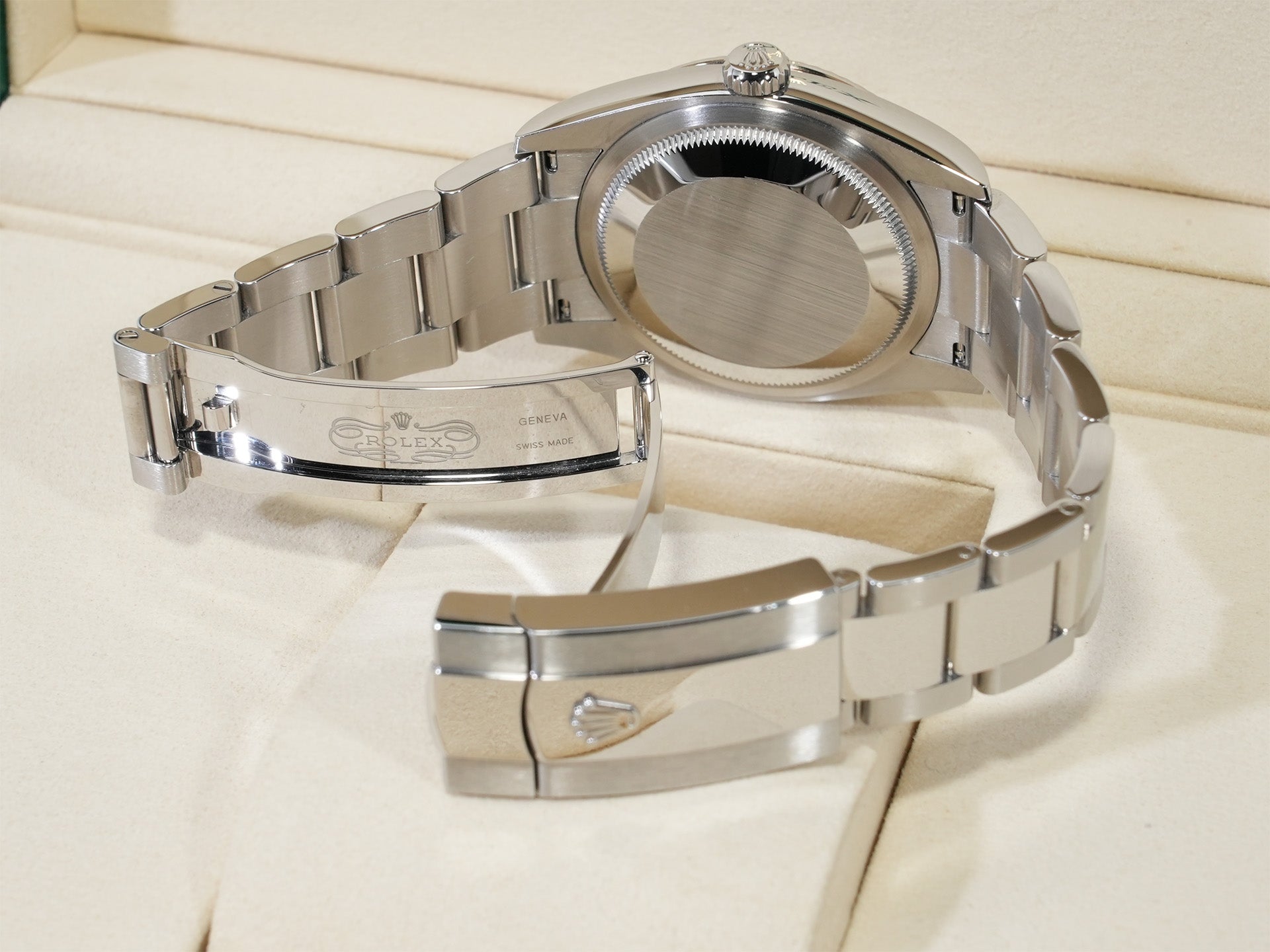 ロレックス デイトジャスト36 Ref.126234 ステンレススチール/ホワイトゴールド ブラック文字盤 オイスターブレスレット 美中古 2c43jnev