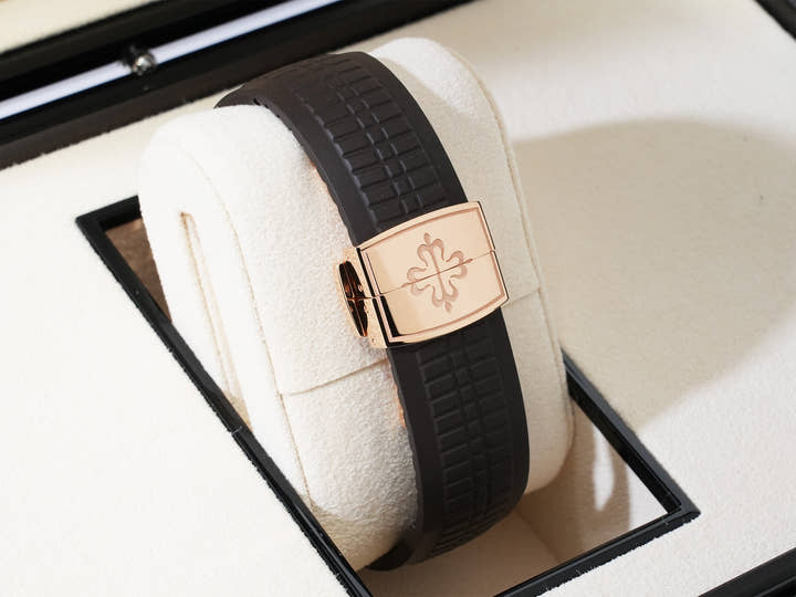 Patek Philippe Aquanaut Ref. 5167R-001 Rose Gold Brown Dial Pre-owned nbpezjwu