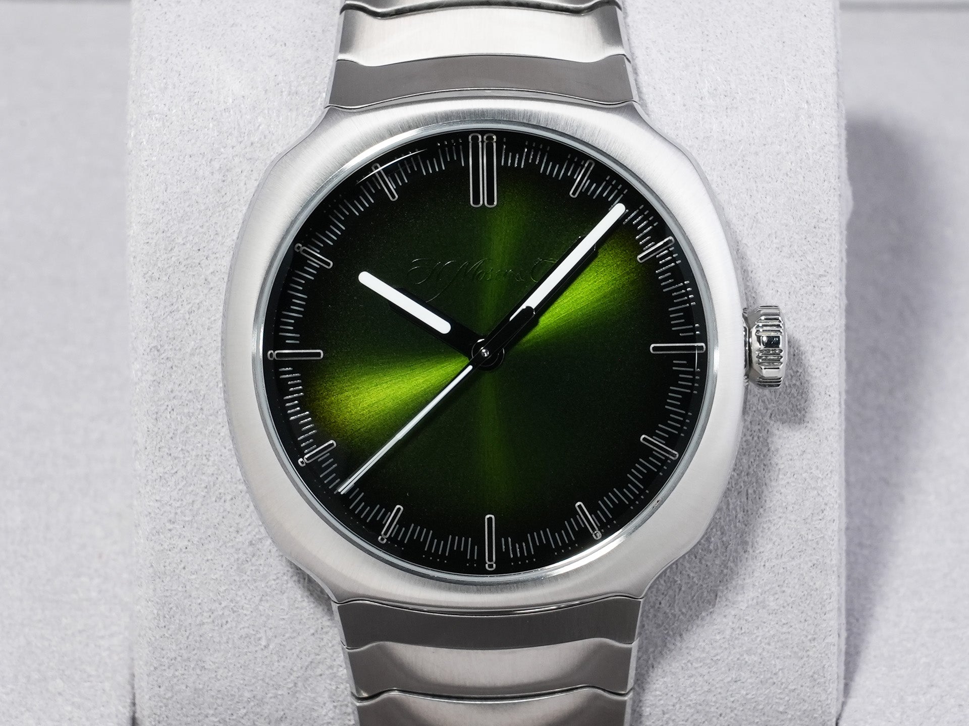 H. Moser Streamliner Centre Seconds Ref. 6201-1200 Stainless Steel Matrix Green Fumé Dial Excellent Condition 848ba732