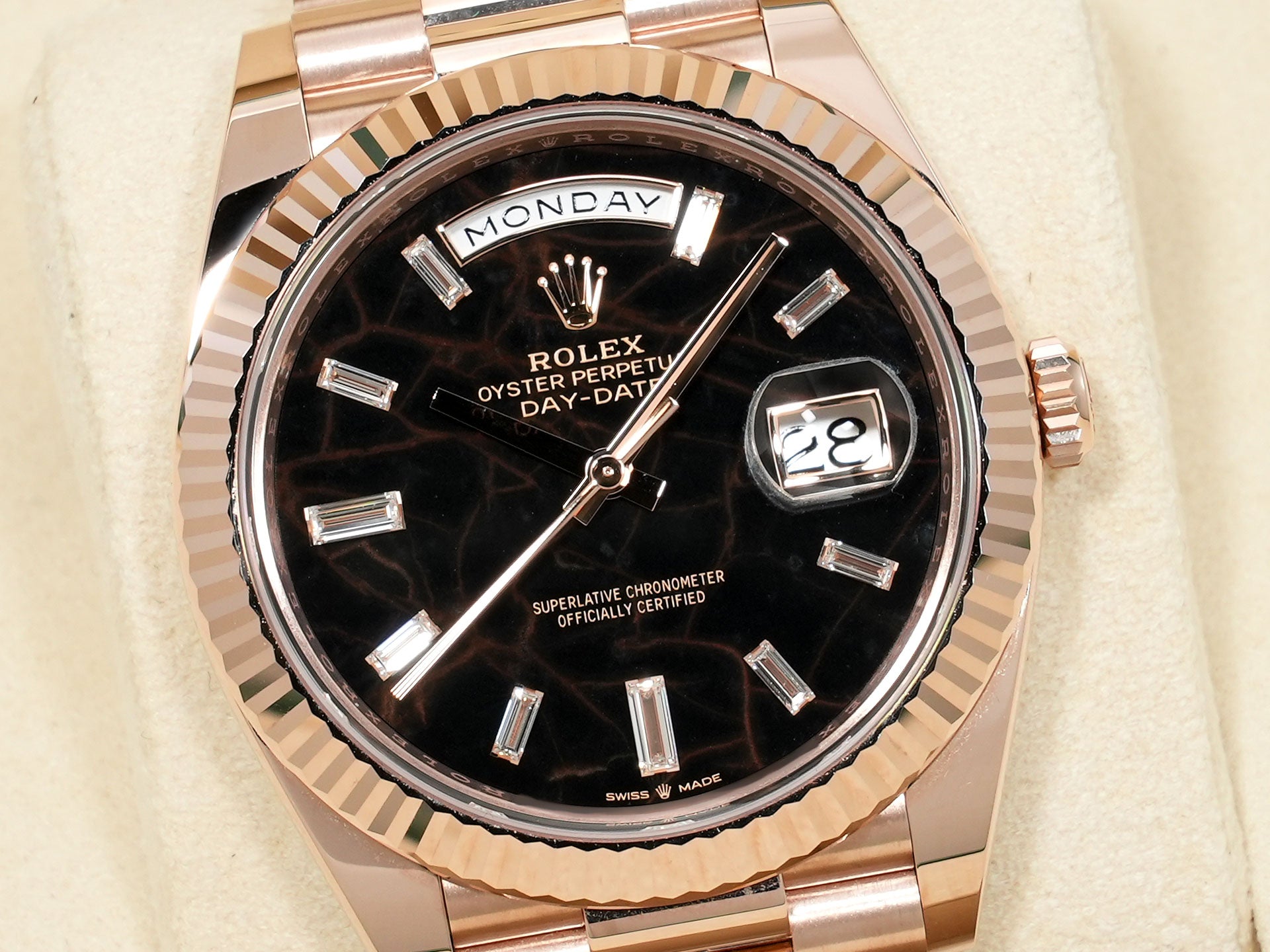 ロレックス デイデイト40 Ref.228235A エバーローズゴールド ダイヤモンド入りアイゼンキーゼル文字盤 美品 2zwok7qf