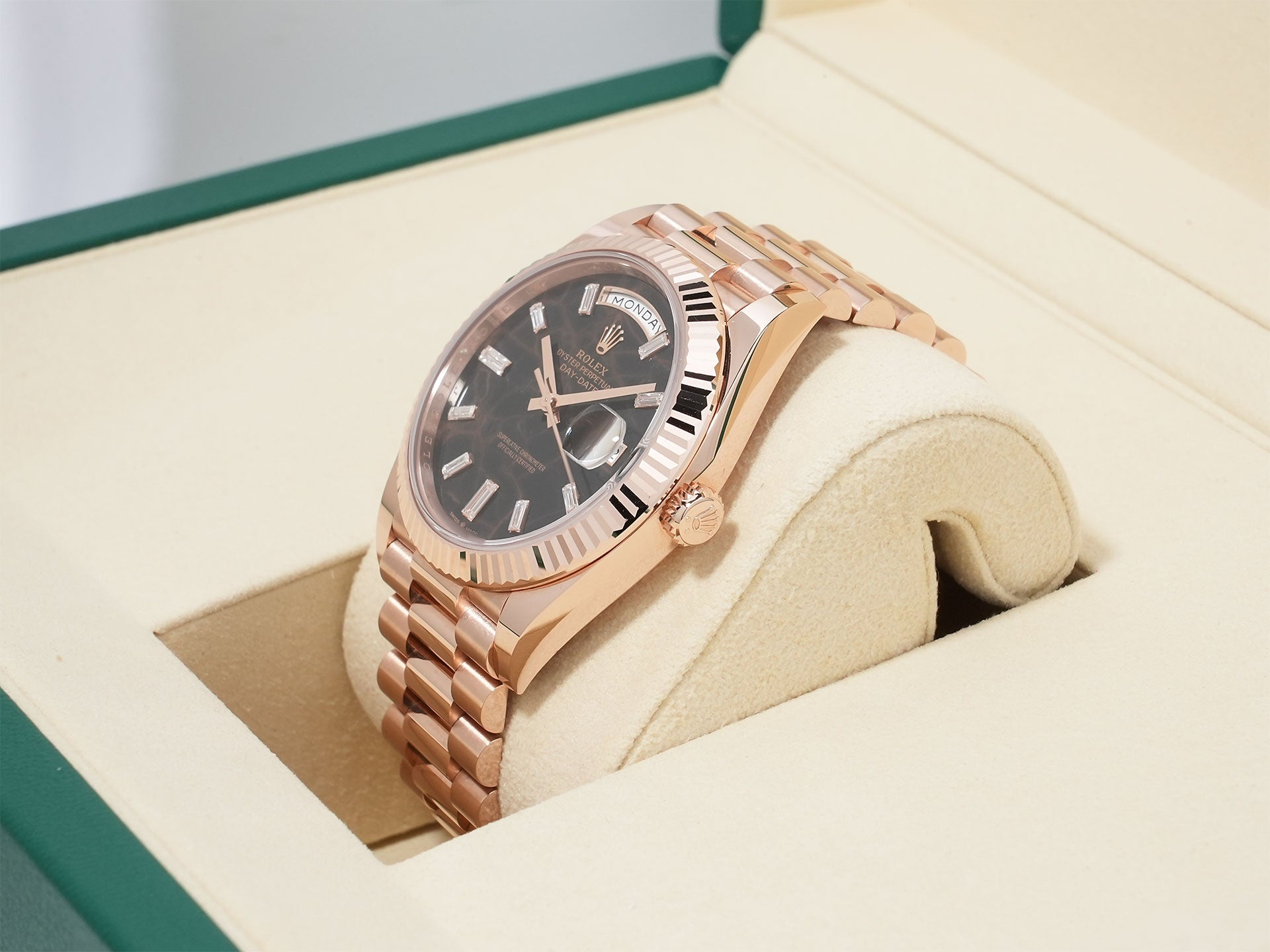 ロレックス デイデイト40 Ref.228235A エバーローズゴールド ダイヤモンド入りアイゼンキーゼル文字盤 美品 2zwok7qf