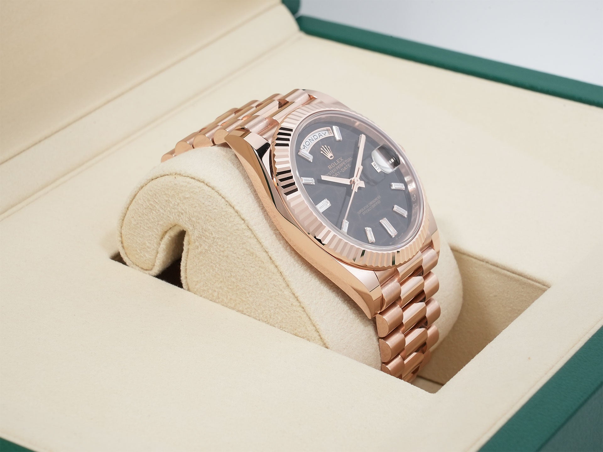 ロレックス デイデイト40 Ref.228235A エバーローズゴールド ダイヤモンド入りアイゼンキーゼル文字盤 美品 2zwok7qf